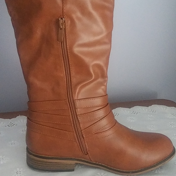 Boots - Picture 2 of 5